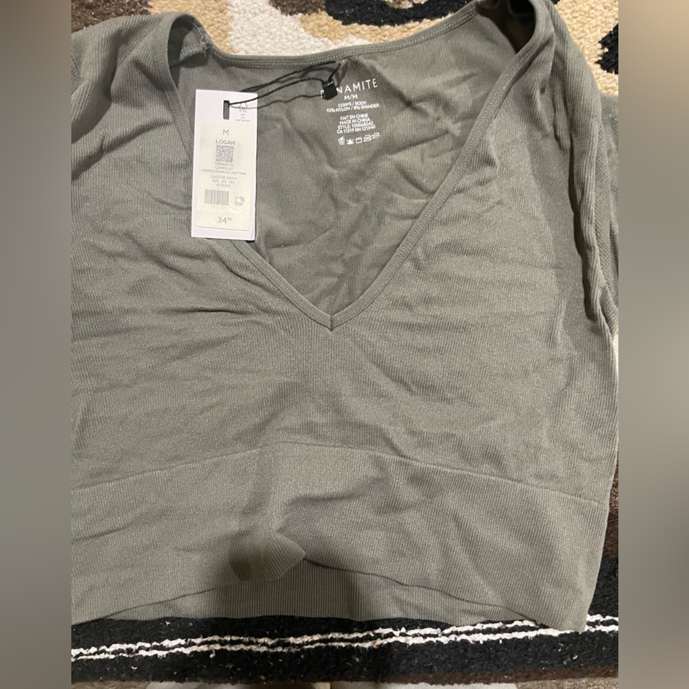 Dynamite NWT Cropped v-neck